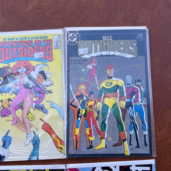 Lot of 6 Adventure Comics, Adventures of the Outsiders, The Outsiders DC Comic - Picture 5 of 5